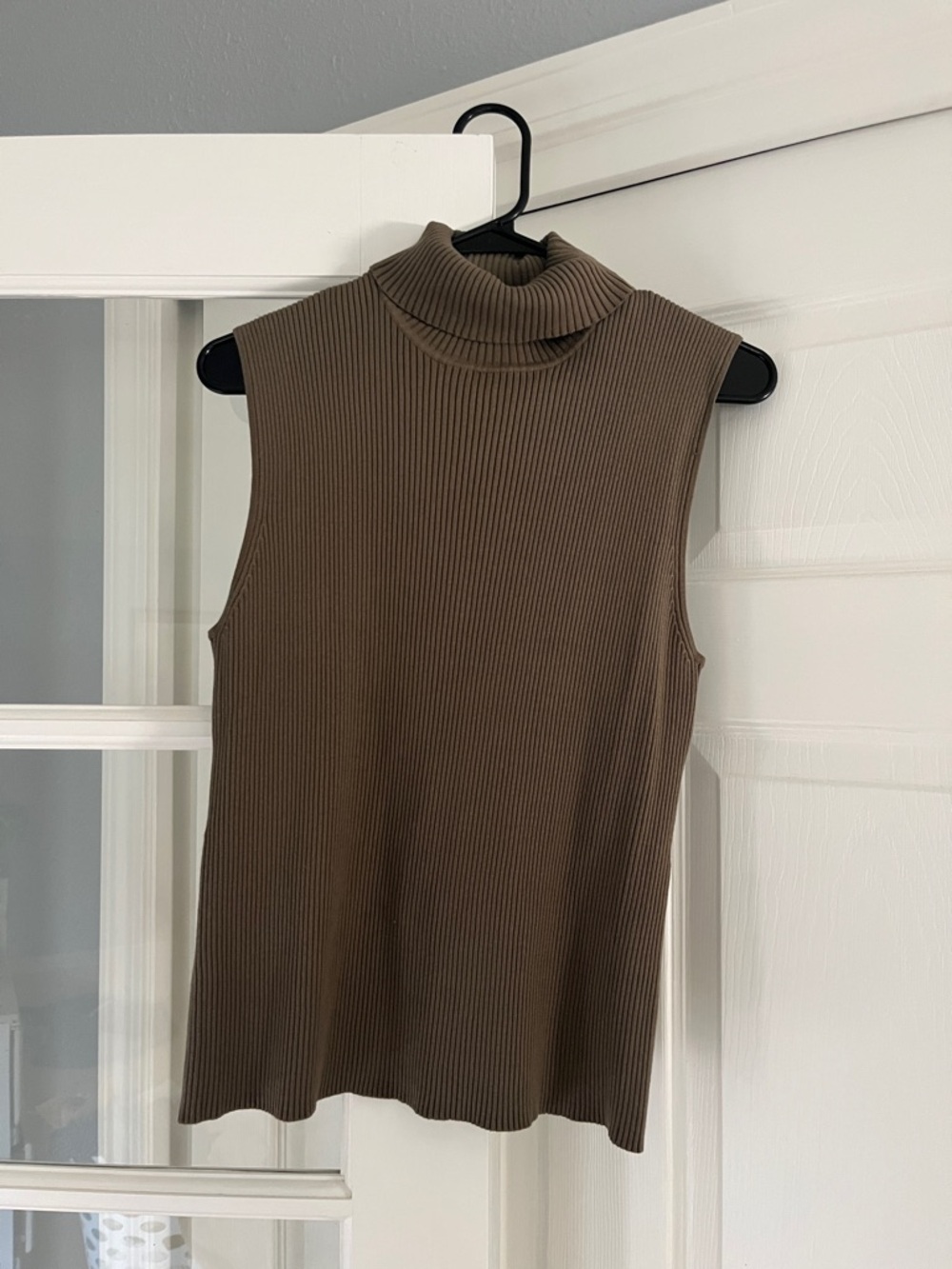 Vintage 1990s Chico’s Design Sleeveless Ribbed Turtleneck Top in Olive Brown